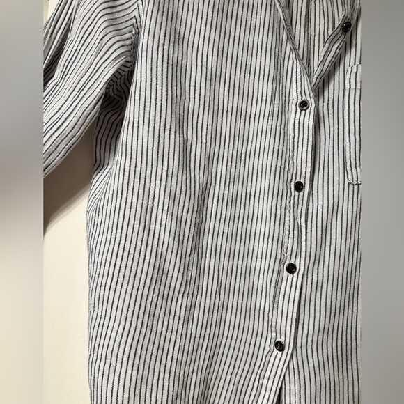 A Universal Thread Striped Button-Up Shirt - Picture 3 of 6